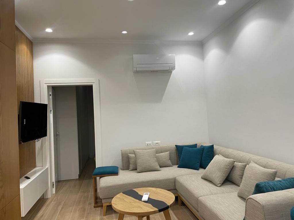 City Center Apartment Kafe Flora Tirana Exterior photo